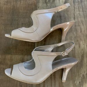 Bandolino peep toe tan heel